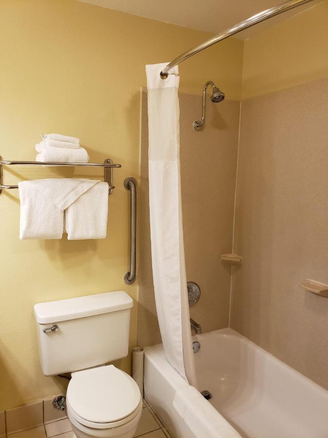 Quality Inn & Suites Vancouver - Hazel Dell Exteriör bild
