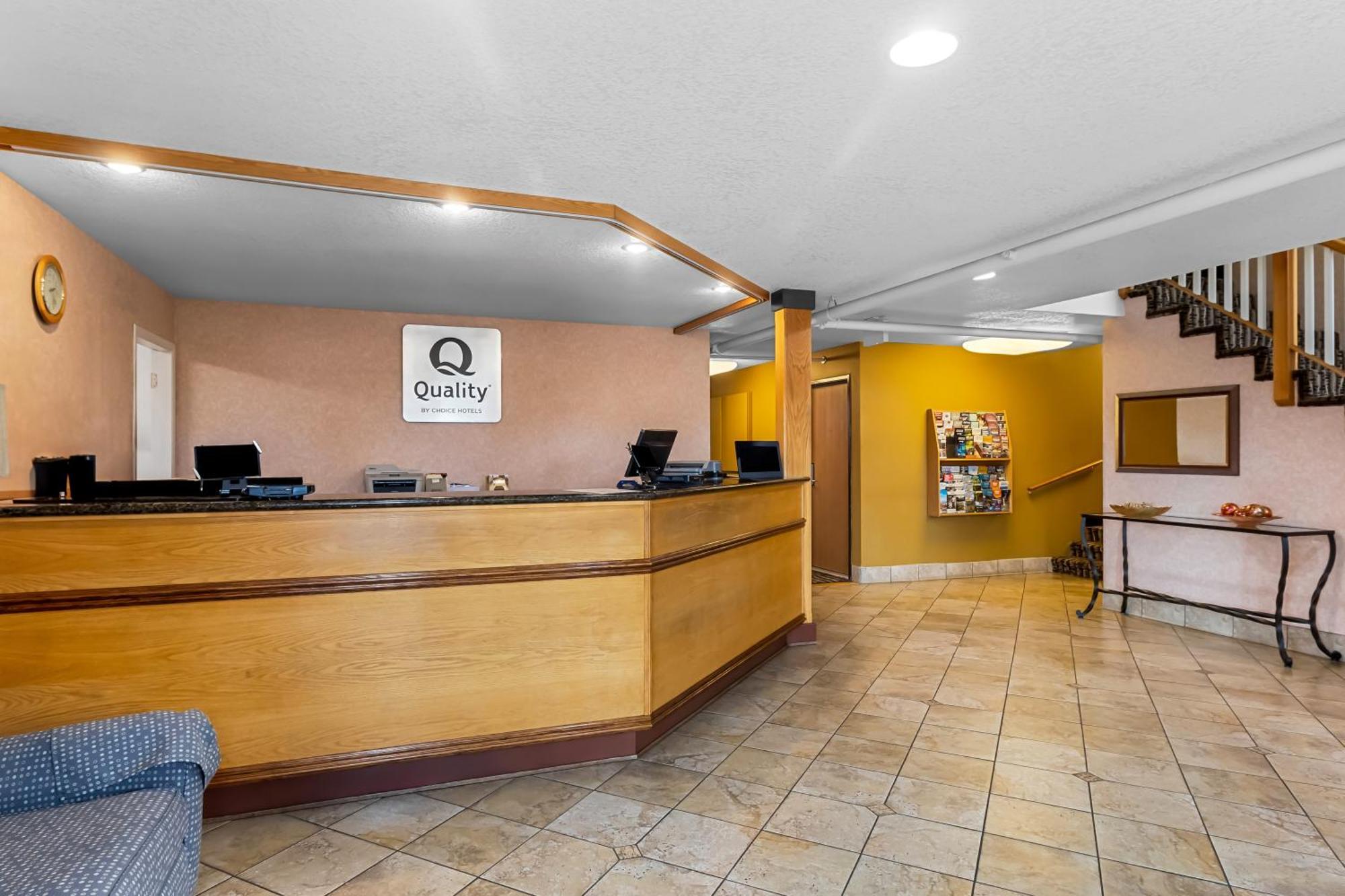 Quality Inn & Suites Vancouver - Hazel Dell Exteriör bild