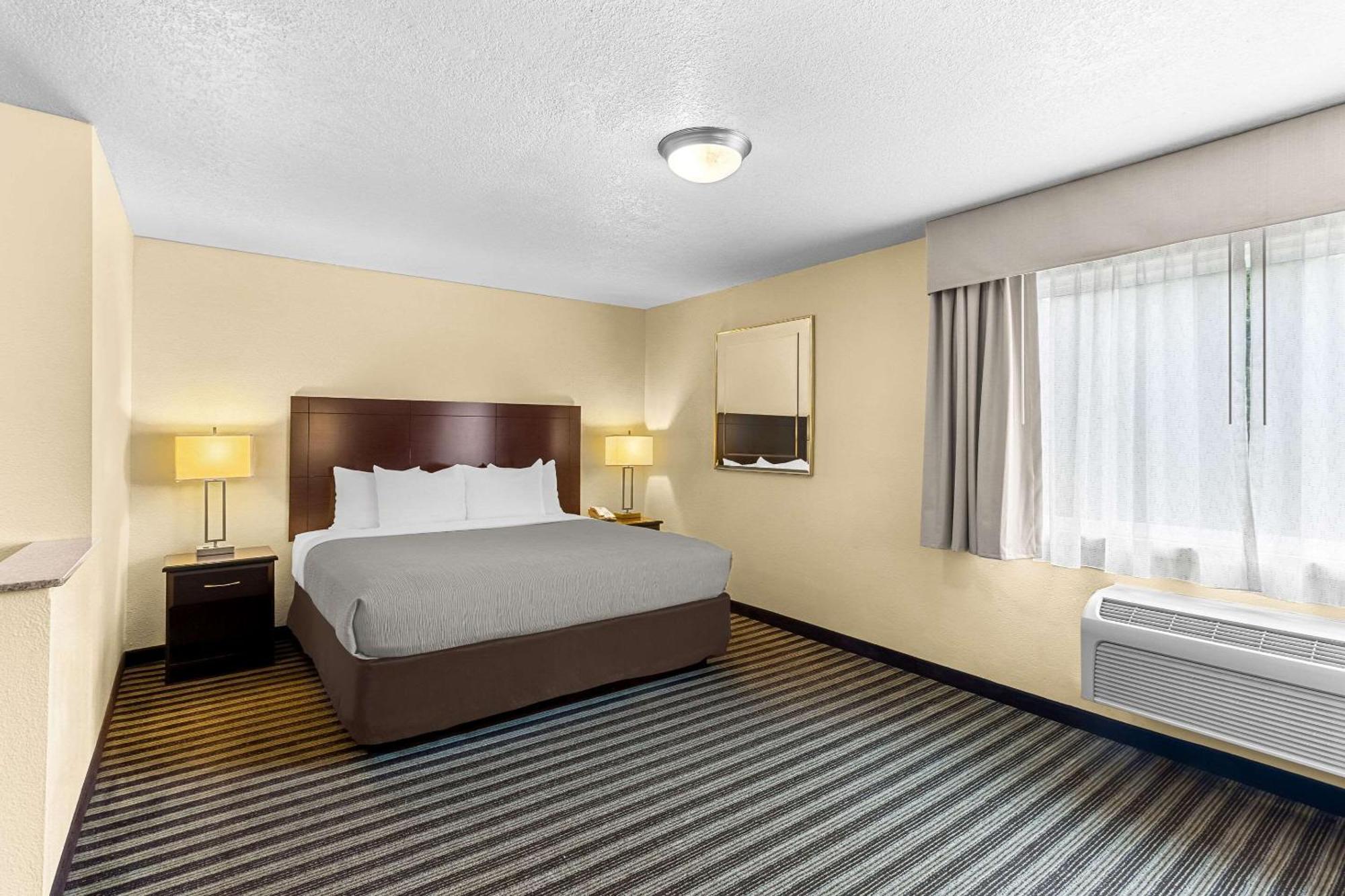 Quality Inn & Suites Vancouver - Hazel Dell Exteriör bild