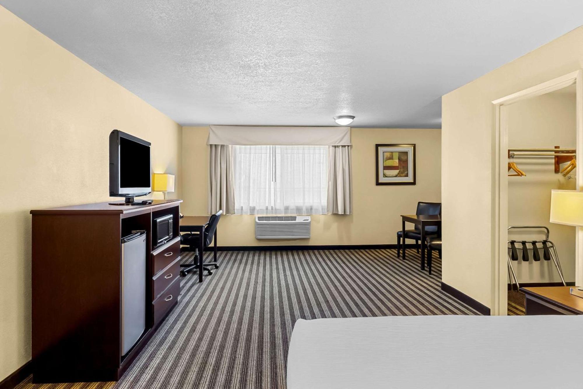 Quality Inn & Suites Vancouver - Hazel Dell Exteriör bild