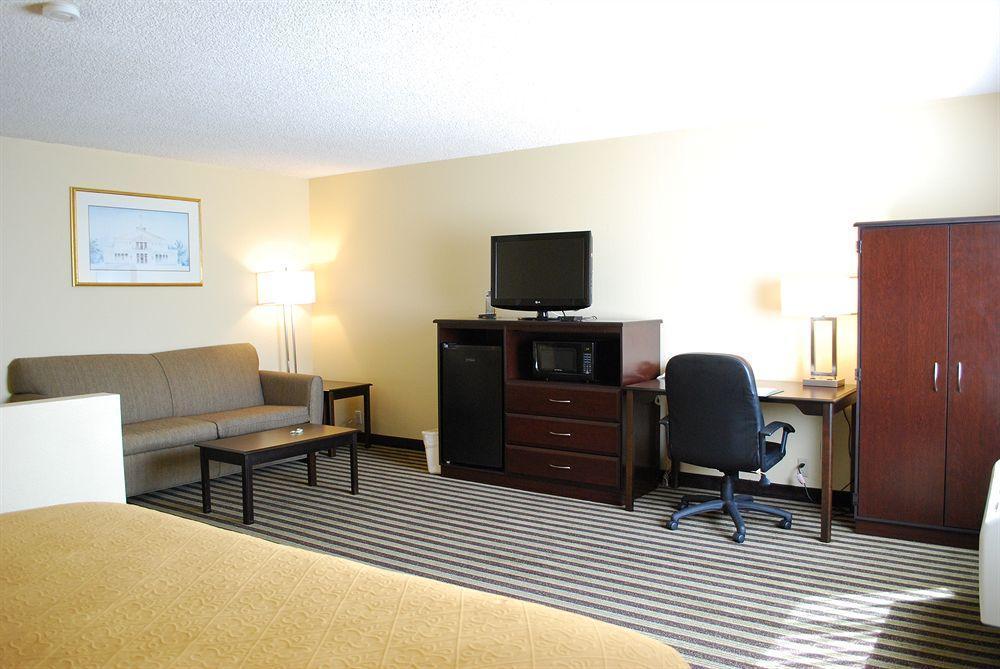 Quality Inn & Suites Vancouver - Hazel Dell Exteriör bild
