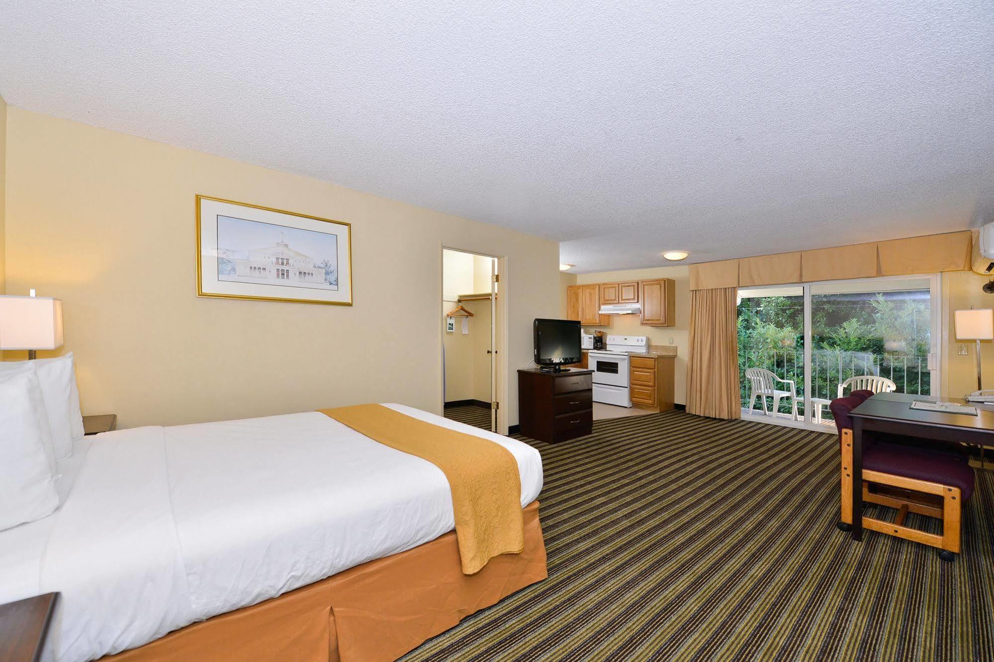 Quality Inn & Suites Vancouver - Hazel Dell Exteriör bild