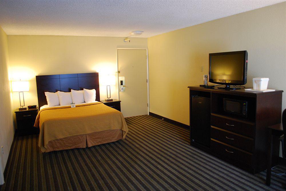 Quality Inn & Suites Vancouver - Hazel Dell Exteriör bild