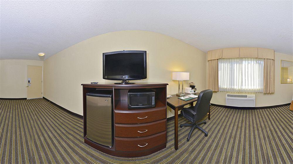 Quality Inn & Suites Vancouver - Hazel Dell Exteriör bild