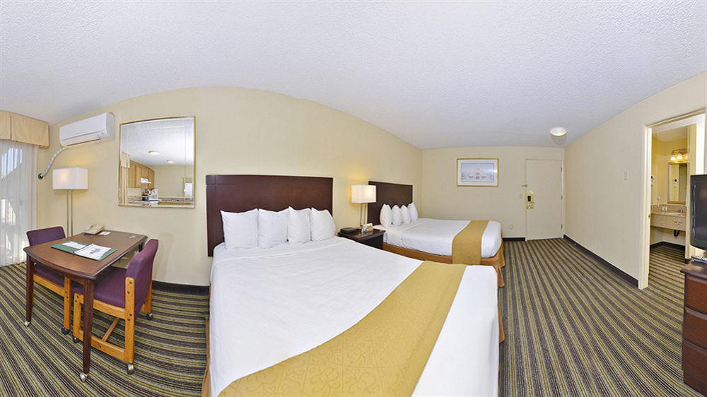 Quality Inn & Suites Vancouver - Hazel Dell Exteriör bild